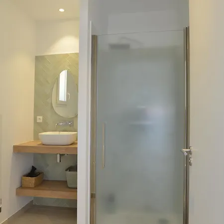 בית נופש New With Heated Pool In Natural Zone In